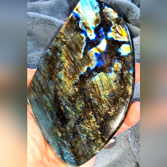 Big Bright Beauty! Large Labradorite Free-form - Picture 3 of 17